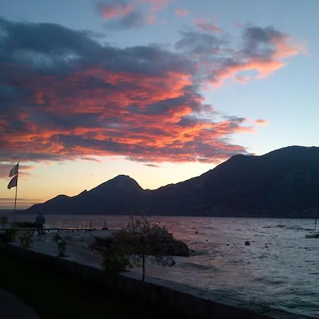 Garni Vela D'oro 3* 布雷佐内加尔达