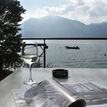 Garni Vela D'oro ホテル ブレンゾーネ