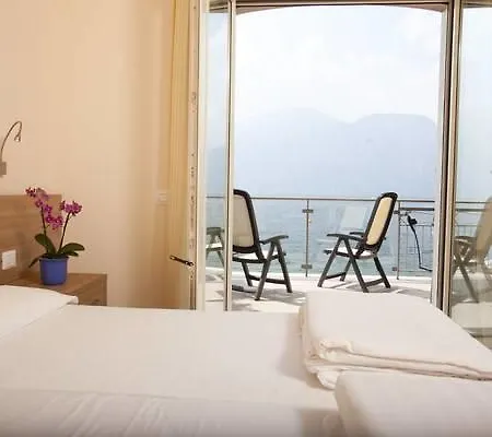 Garni Vela D'oro ブレンゾーネ